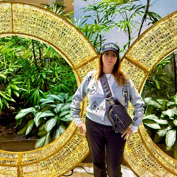 Meet your Posher, Kitty - Picture 2 of 12